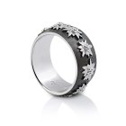 Ring aus Sterlingsilber mit Edelweiss auf Halbmondprofil, schwarz rhodiniert und mit Satin-Finisht